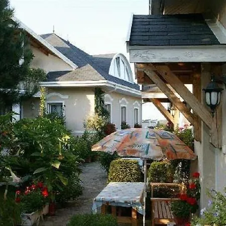 Studio Sunflower Bük